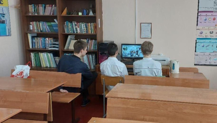 Профориентационное занятие «Пробую профессию в сфере медицины» прошло в 10 классе школы.