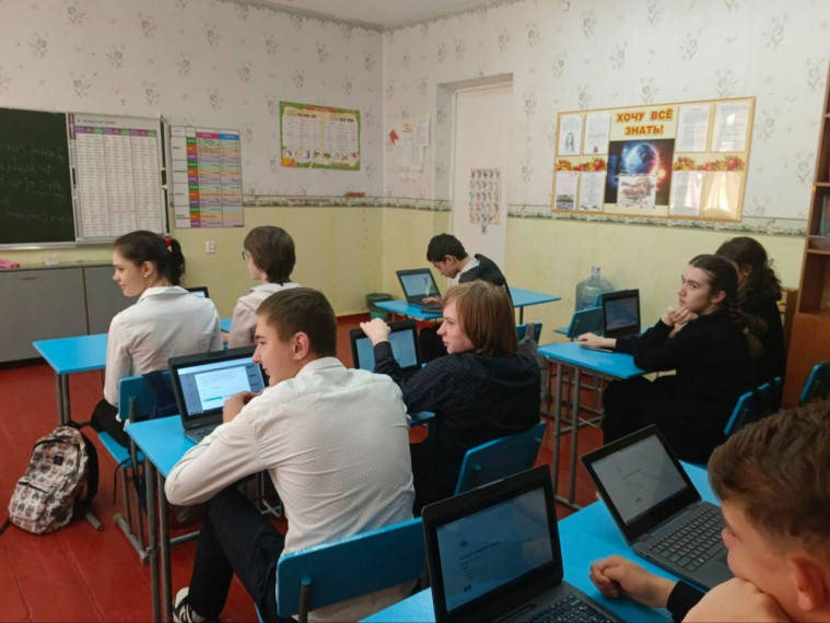Профориентационное занятие «Пробую профессию в сфере медицины» прошло в 8 классе школы.