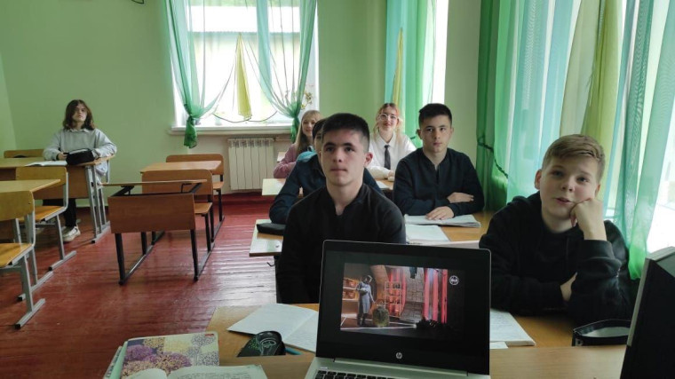 Профориентационное занятие «Пробую профессию в креативной сфере» прошло в 7 классе школы.