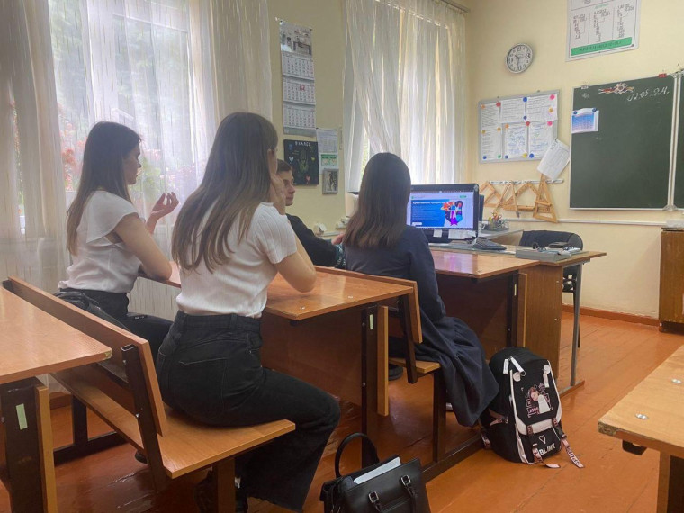 Профориентационное занятие «Пробую профессию в креативной сфере» прошло в 9 классе школы.