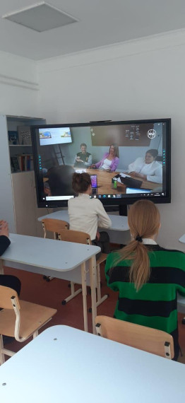 Профориентационное занятие «Пробую профессию в креативной сфере» прошло в 11 классе школы.
